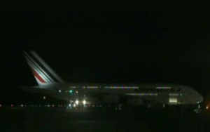 El A380 de Air France estacionado a remoto en el aeropuerto de Salt Lake City.