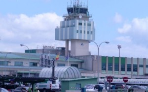 Santiago es uno de los aeropuertos en los que podría ser inminente el conflicto.