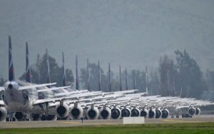 Aviones de LAN estacionados en el principal aeropuerto a causa de la huelga.