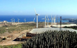 Canarias considera que se pueden hallar vías de convivencia entre la generación eólica y el tránsito aeroportuario.