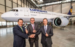 De izquierda a derecha: David Hess, Vice Presidente ejecutivo de Aerospace; Carsten Spohr, CEO de Lufthansa, y Fabrice Brégier, Presidente y CEO de Airbus. 