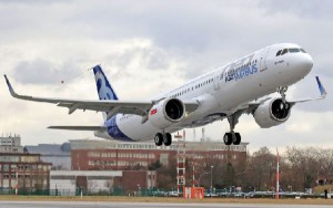 El A321neo se eleva para su primer vuelo de pruebas. 