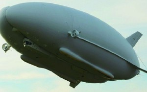 El Airlander, a medio camino entre un dirigible, un avión y un helicóptero. 