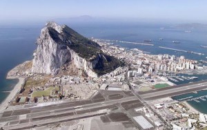 La aproximación al aeropuerto del peñón discurre por espacio aéreo español.