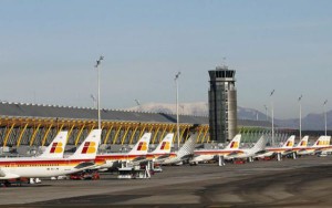 El servicio consiste en el guiado de los aviones desde su estacionamiento a la calle de rodaje y viceversa.