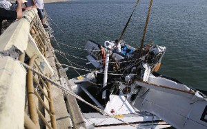 La aeronave se estrelló contra la estructura de un puente nada más despegar.