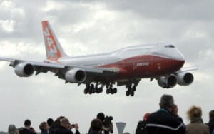 El año pasado Boeing llevó a París el B747-8.