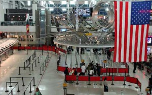 Los aeropuertos no intensificarán, oficialmente, los controles en el día de hoy.