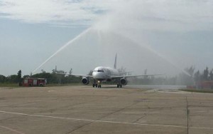 El vuelo fue recibido con honores.