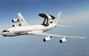 La OTAN participa con un AWACS.