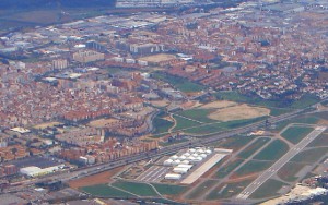 El aeropuerto de Sabadell está enclavado en una zona densamente poblada.