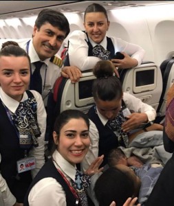 Un parto en vuelo es una de las situaciones -afortunadamente poco frecuente- a las que debe hacer frente un cabin crew. 