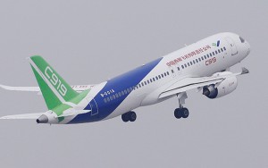 Aunque con retraso, por fin el C919 emprendió el vuelo.