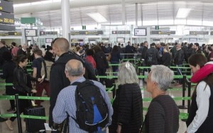 La situación para operadores y pasajeros se agrava por momentos.