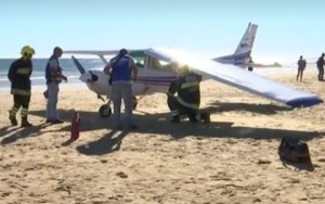 El avión sufrió daños de consideración en la toma.