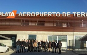 Representantes de Boeing en una reciente visita al aeropuerto de Teruel.