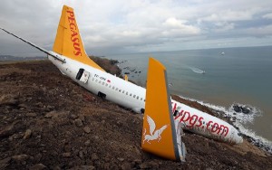 El avión quedó frenado a media pendiente.