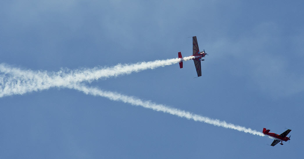 Santiago Sampietro y Jose Fachadas durante su vuelo en formación