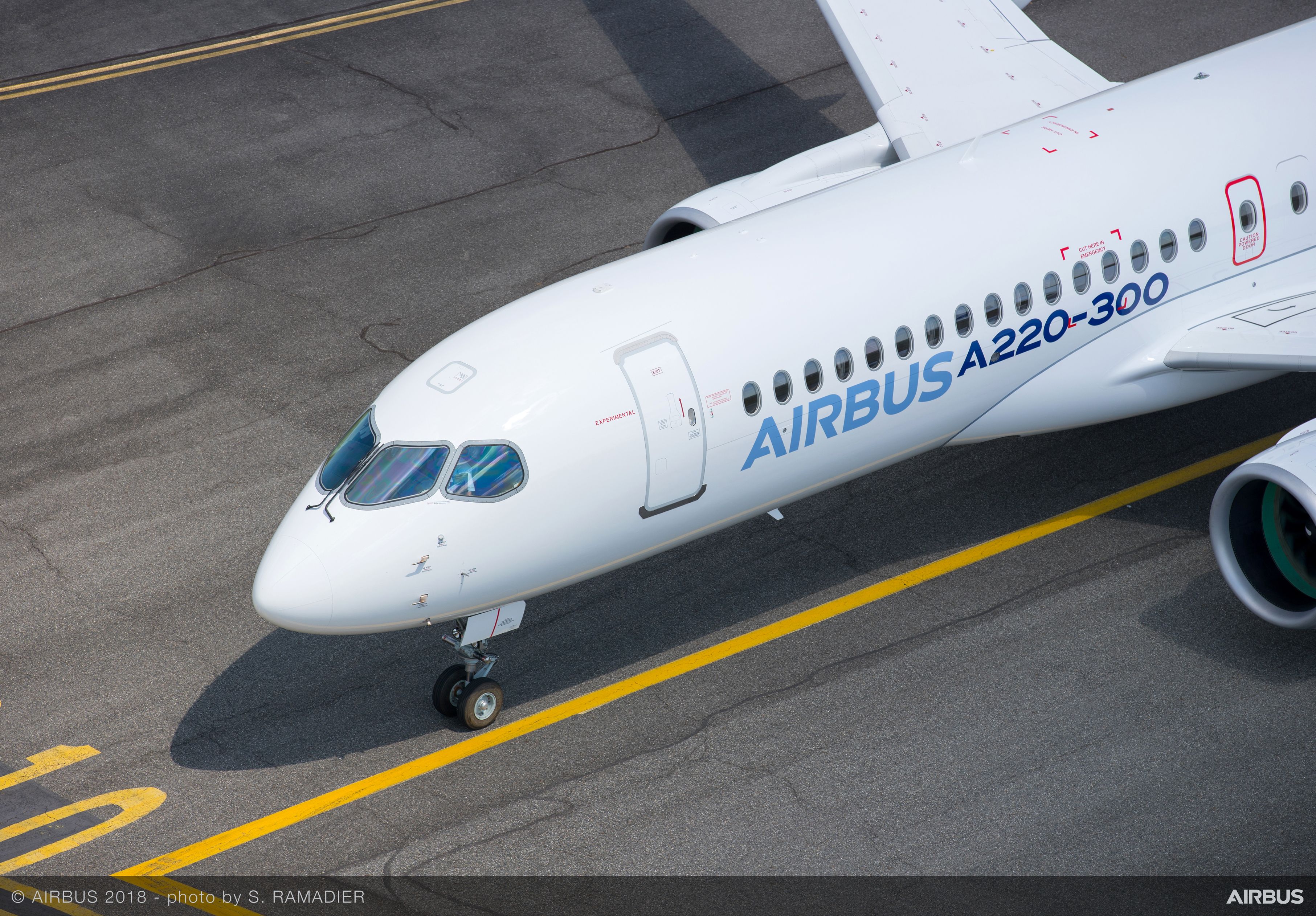 300 220. Самолёт Airbus a220. Аэробус а 220. Bombardier a220. Airbus a220-100.