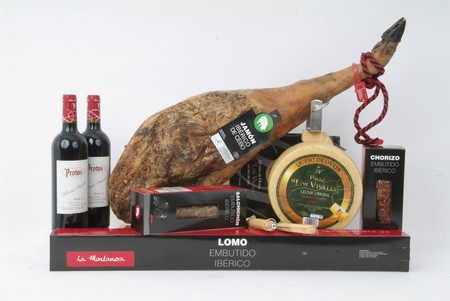 Premio para el ganador: lote con una pata de jamón ibérico de bellota, productos ibéricos, queso y vino. 
